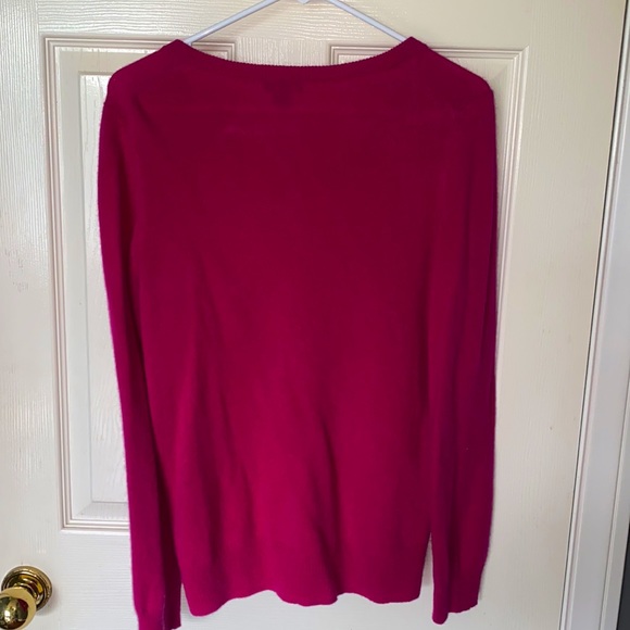 V-Neck 100% Cashmere Sweater - Picture 2 of 3